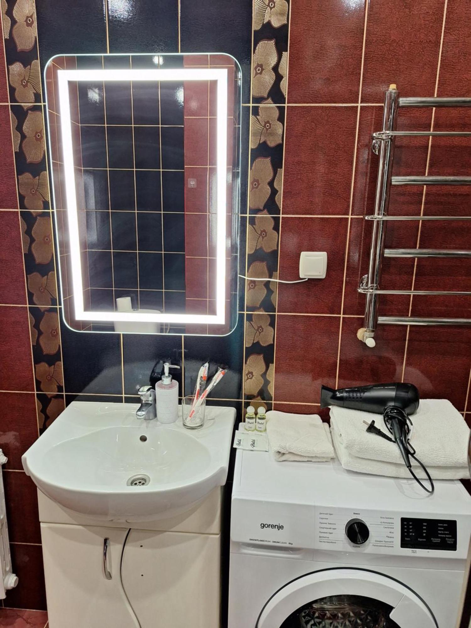 Однокімна Квартира Біля Каштанової Алеї У Центрі Полтави Мережа Alexapartments Документи Для Відряджень Безконтатне Заселення 24-7 Poltava Exteriör bild